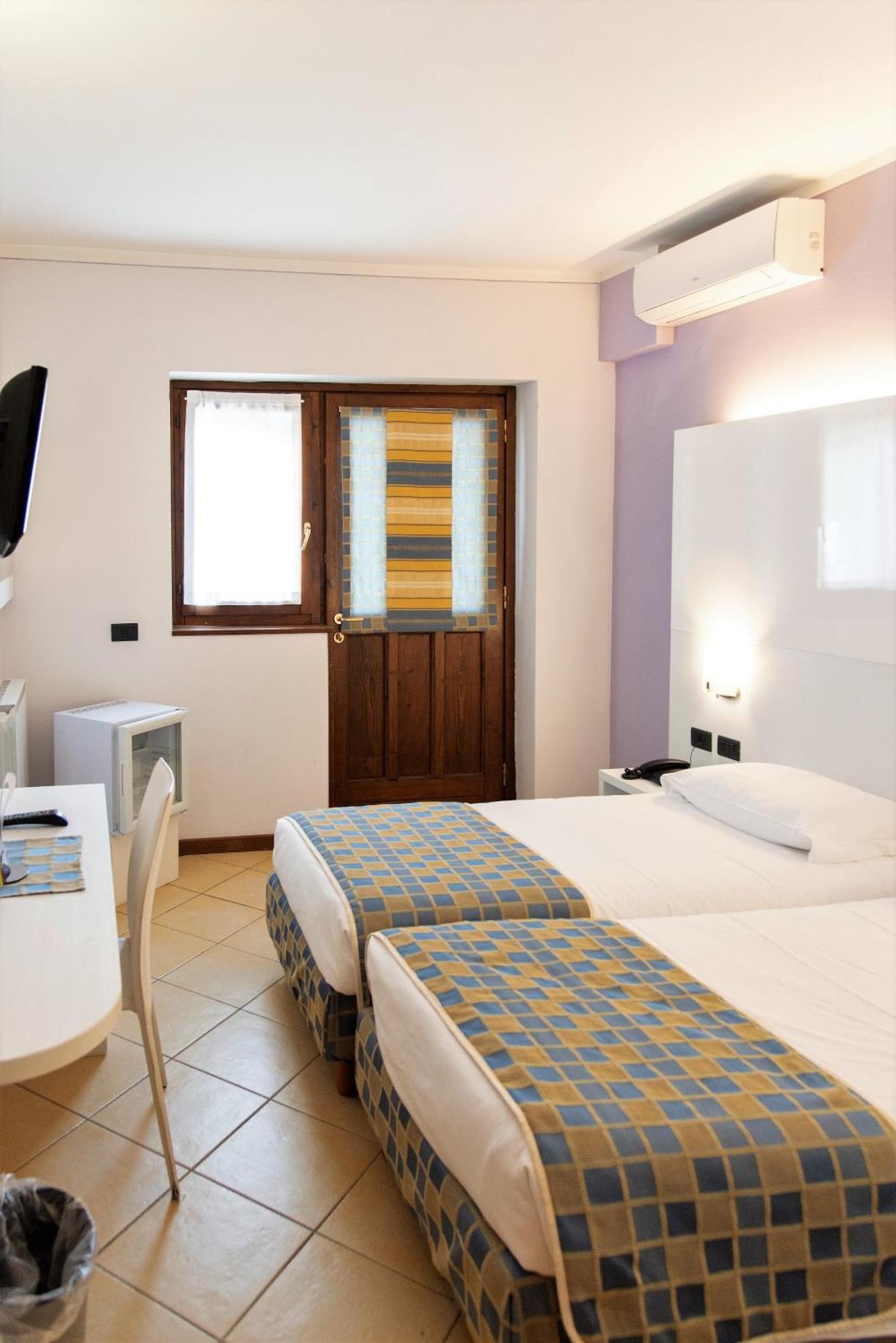Dependance Pesce D'Oro Hotel Verbania Exterior foto